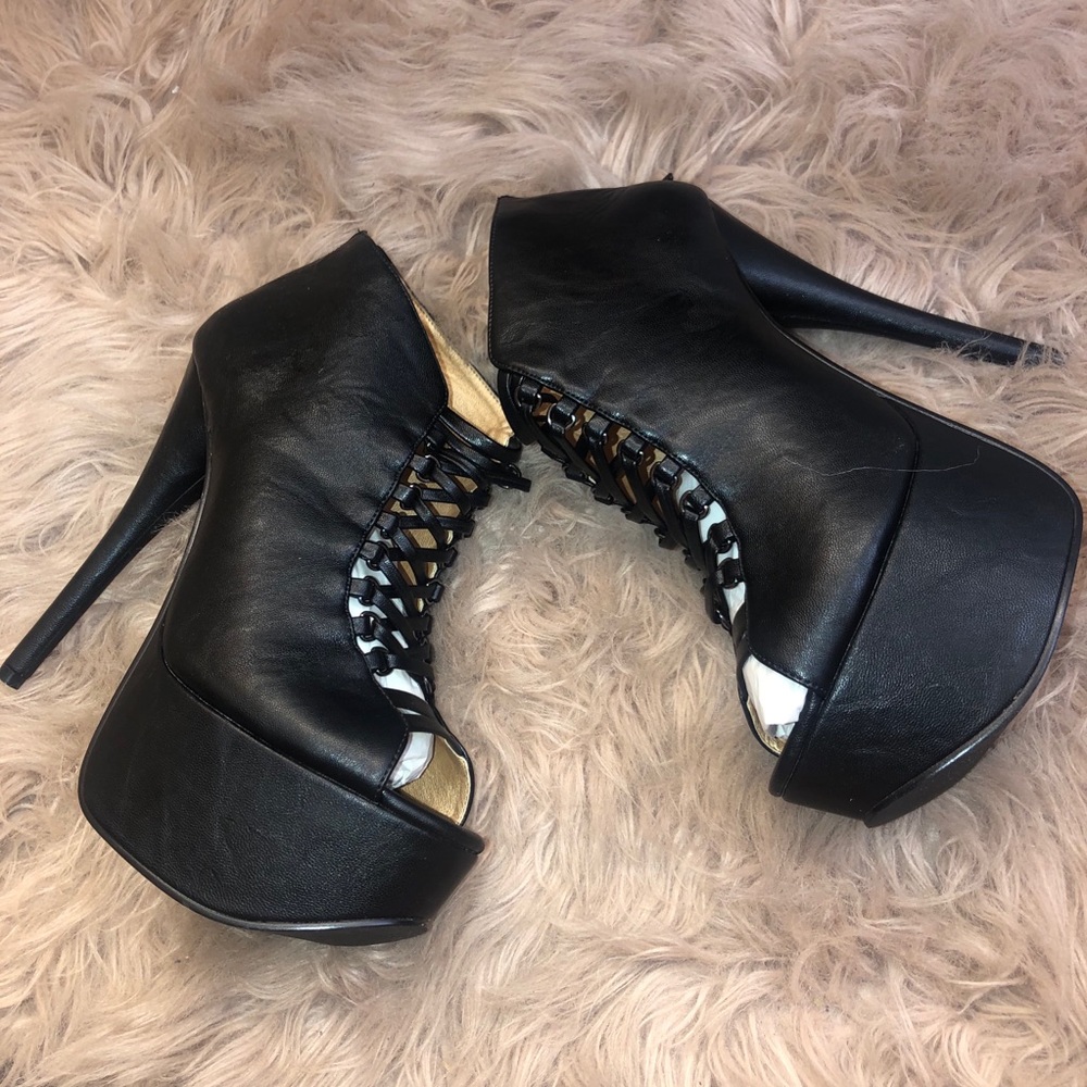 Heels - Picture 3 of 4
